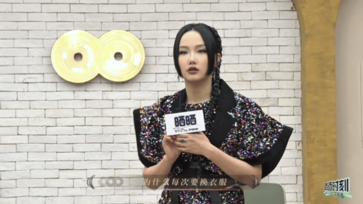 黄龄不接受衣服只穿一次 声生不息 姐的时尚哲学藏着真实与环保，钟爱战袍反复穿，是