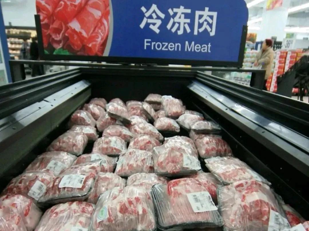 冻肉基本上商家都在用，什么火锅，黄焖鸡，烤鸭。在火锅店兼职过，机切牛羊肉，海鲜产