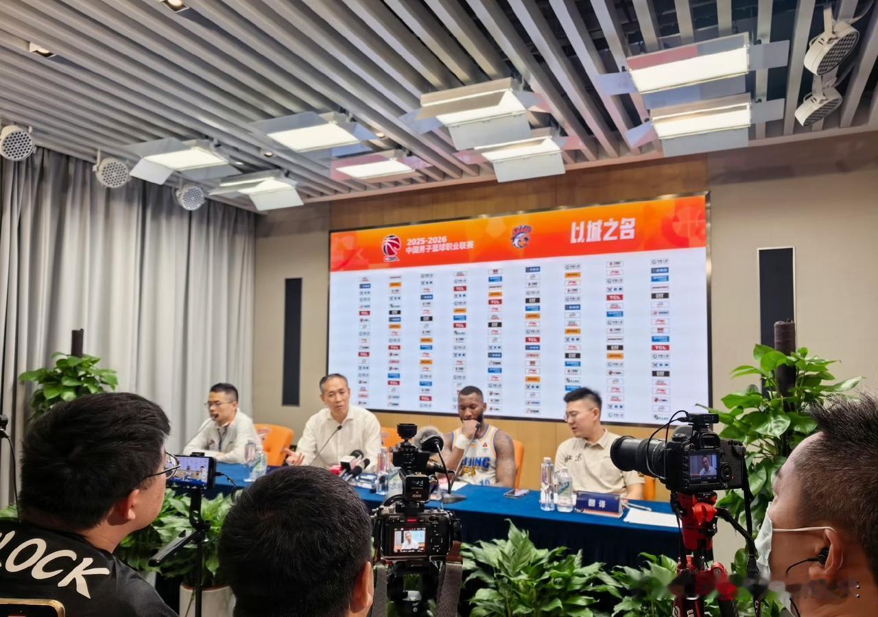 大胜上海，许利民赛后总结一句话，让对手无地自容，他说：上海没打好！北京全队仅6次
