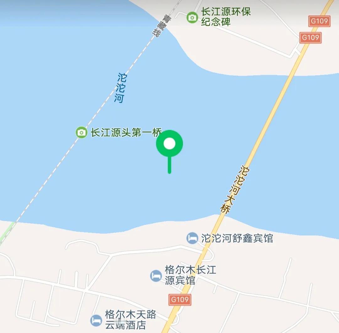 长江源头在哪里呢？
长江源环保纪念碑，应该就是这里吧。青藏线经过长江源头第一桥，