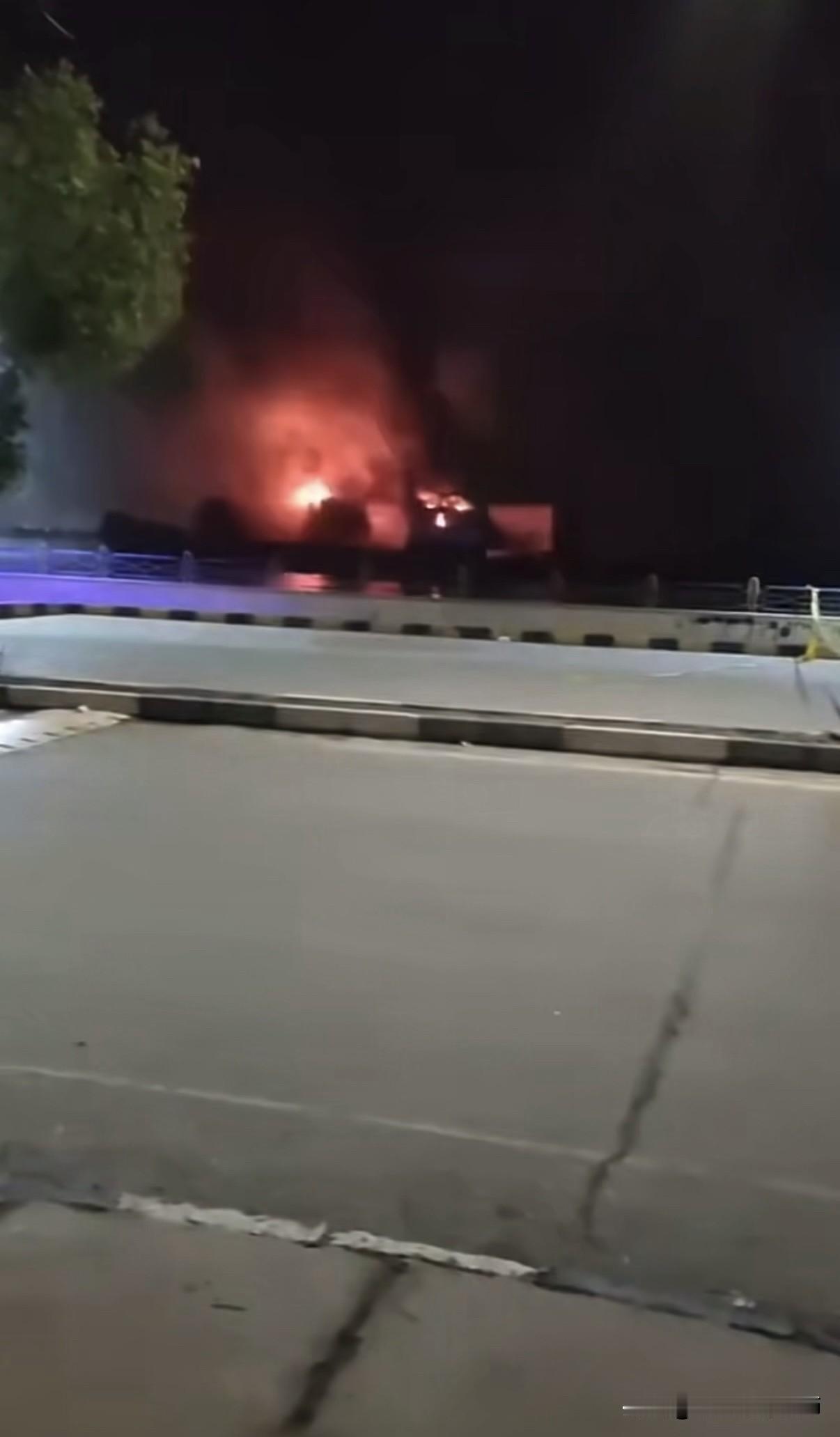 美军轰炸伊朗港口和铁路桥，临时停火协议已经作废！恰巴哈尔港伊朗铁路桥美伊临时停火