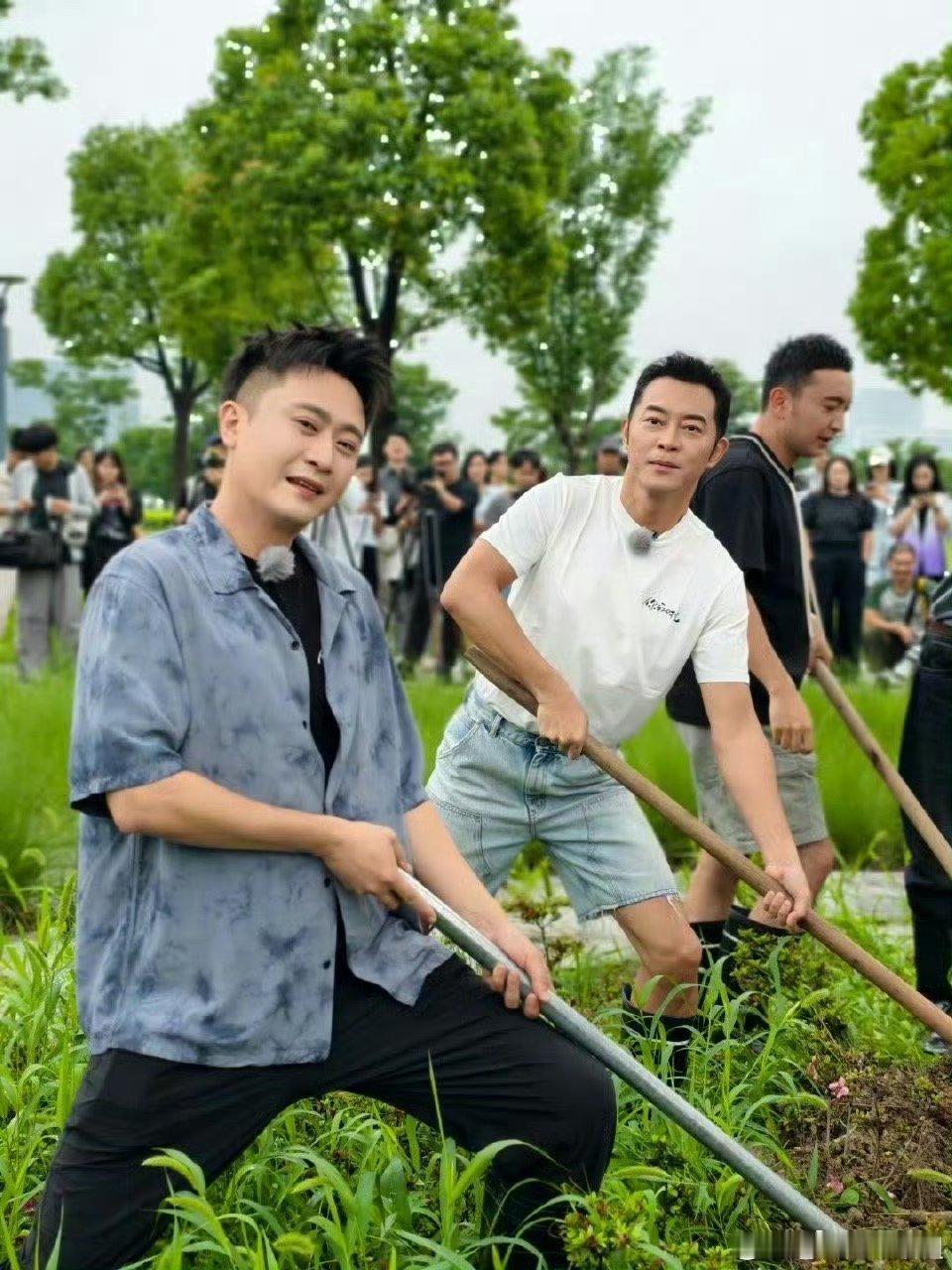 尼格买提微博沙溢含量超标尼格买提微博被沙溢“霸屏”了！九宫格里全是沙溢的照片，连