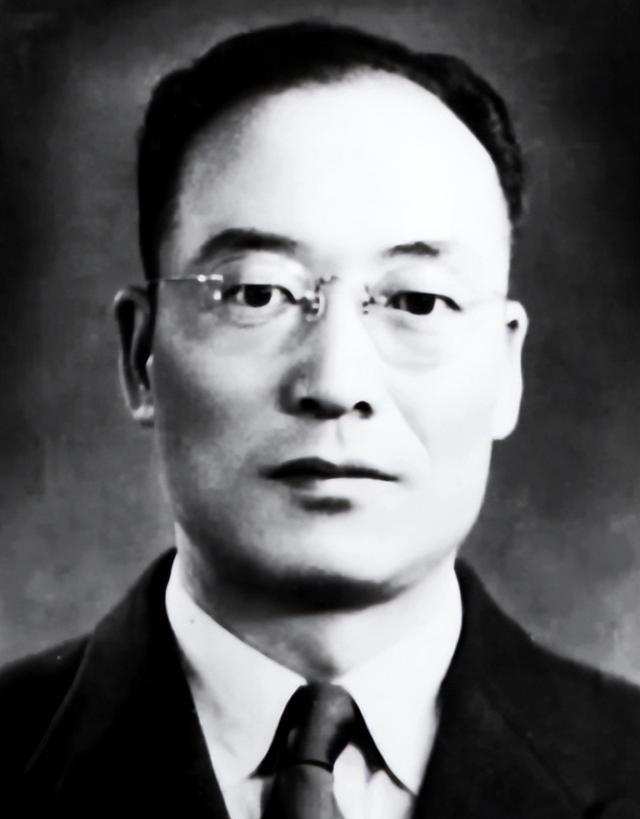 隐形将军韩练成！蒋介石心腹，莱芜一战“消失”，63小时葬送五万敌军
 
说起红色