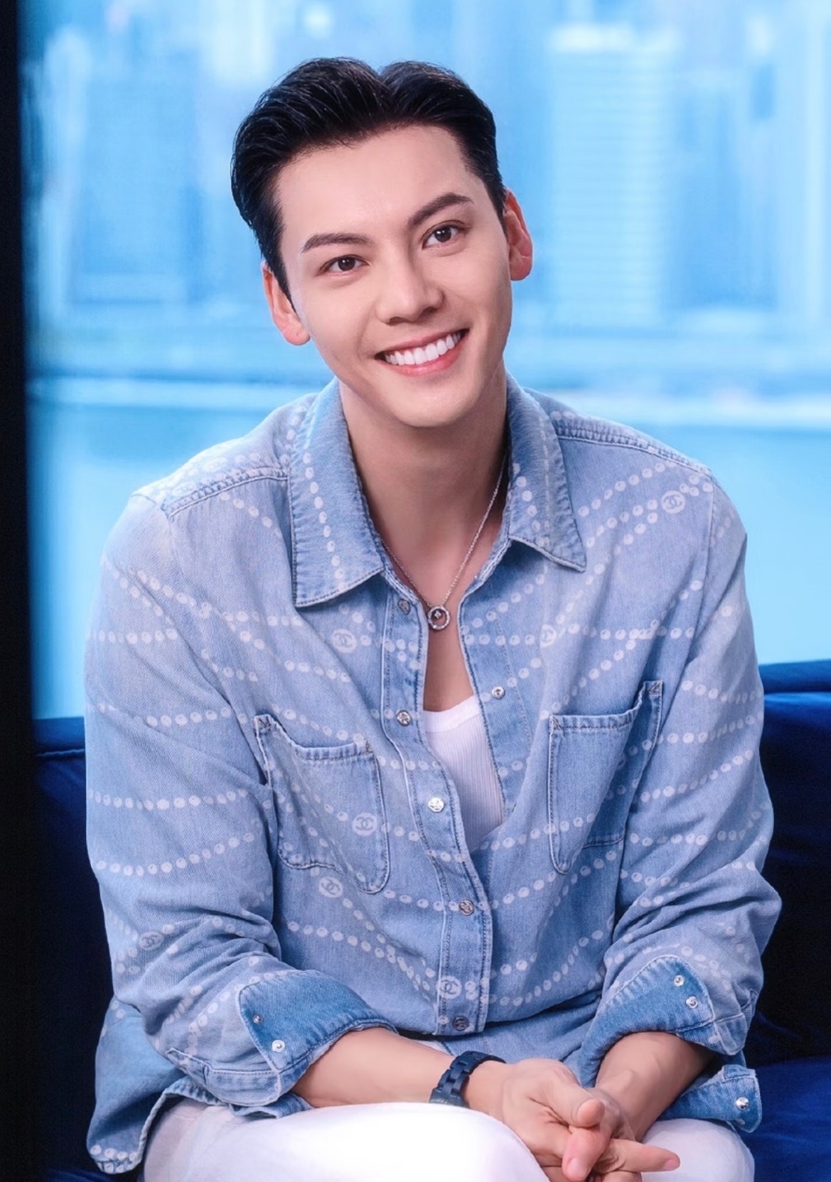 陈伟霆上一秒霸总下一秒吐了陈伟霆：好难吃，但这么多人装一下算了下一秒陈伟霆：不行