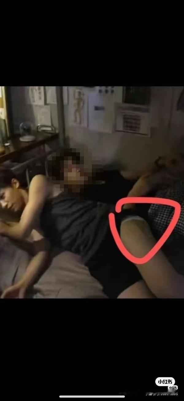 田雷是不是有暴力倾向啊 不光动手动脚 不提前沟通就把对手演员用皮带抽成这样 田栩