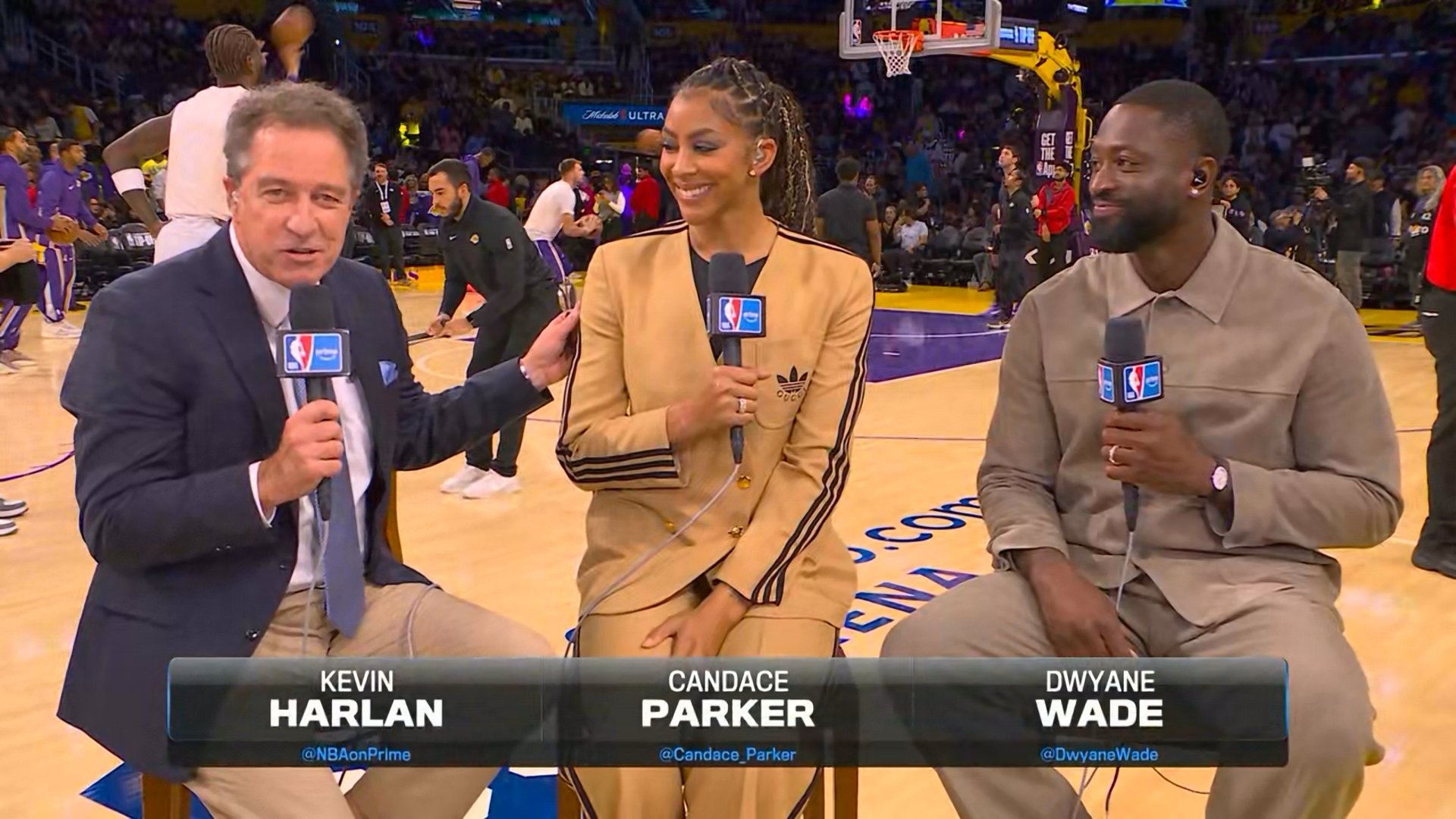 韦德担任今天湖人与森林狼比赛的解说嘉宾。森林狼vs湖人 ​​​