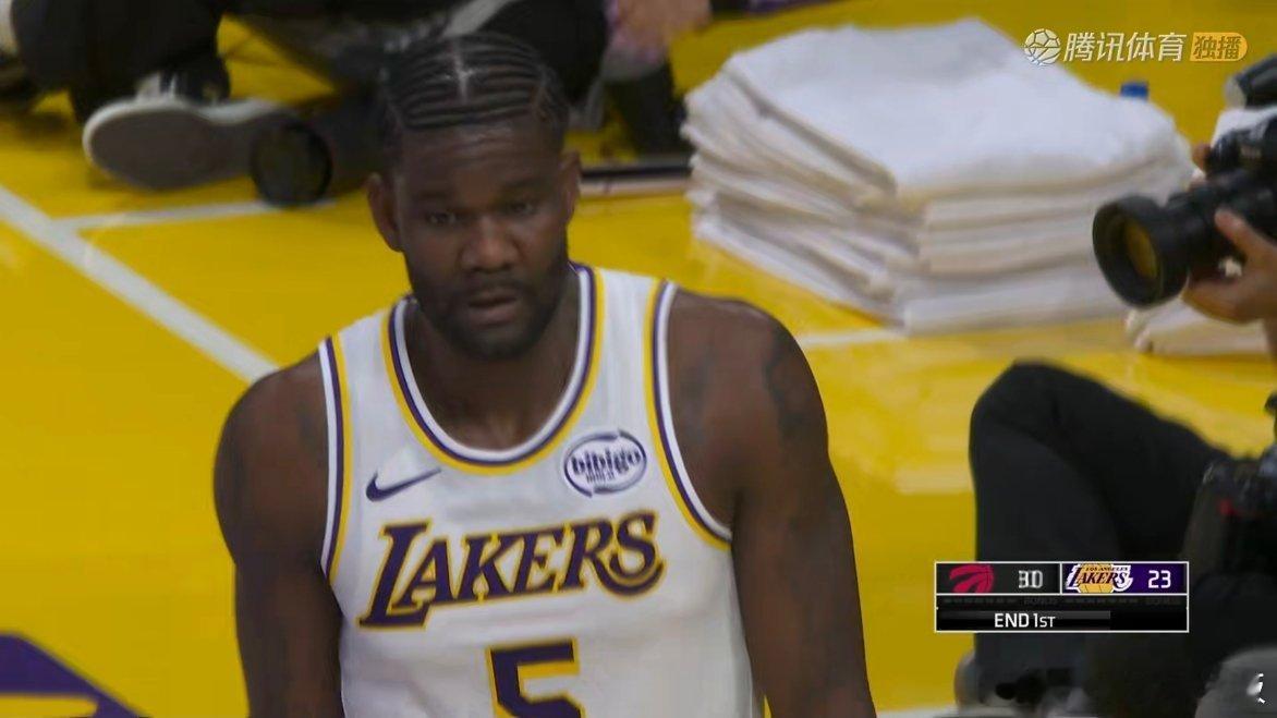 第一节结束，湖人23-30落后猛龙，强度匹配不上猛龙vs湖人