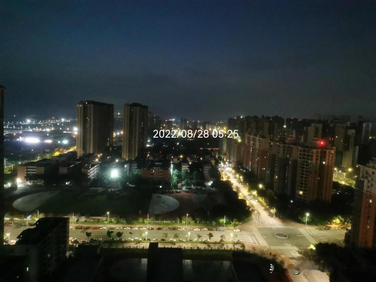 人穷衣服破，说什么都是错，口袋有💰，放屁都甜，如果没米，👻都怕你，所以努力赚