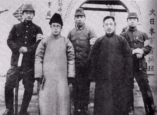 1943年，新四军团长汤景延叛变，打死三名战士，带着六百人投敌，有人提议除掉他，