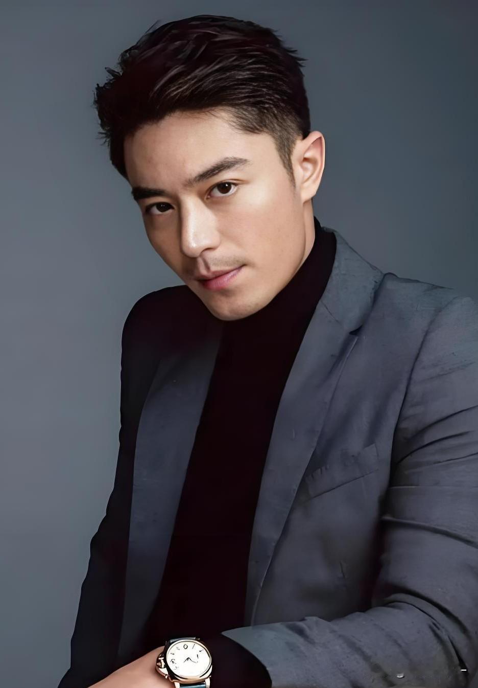 好久没看这么爽的剧了，

最羡慕的就是《轻年》霍建华，

真的是要么不出手，出手