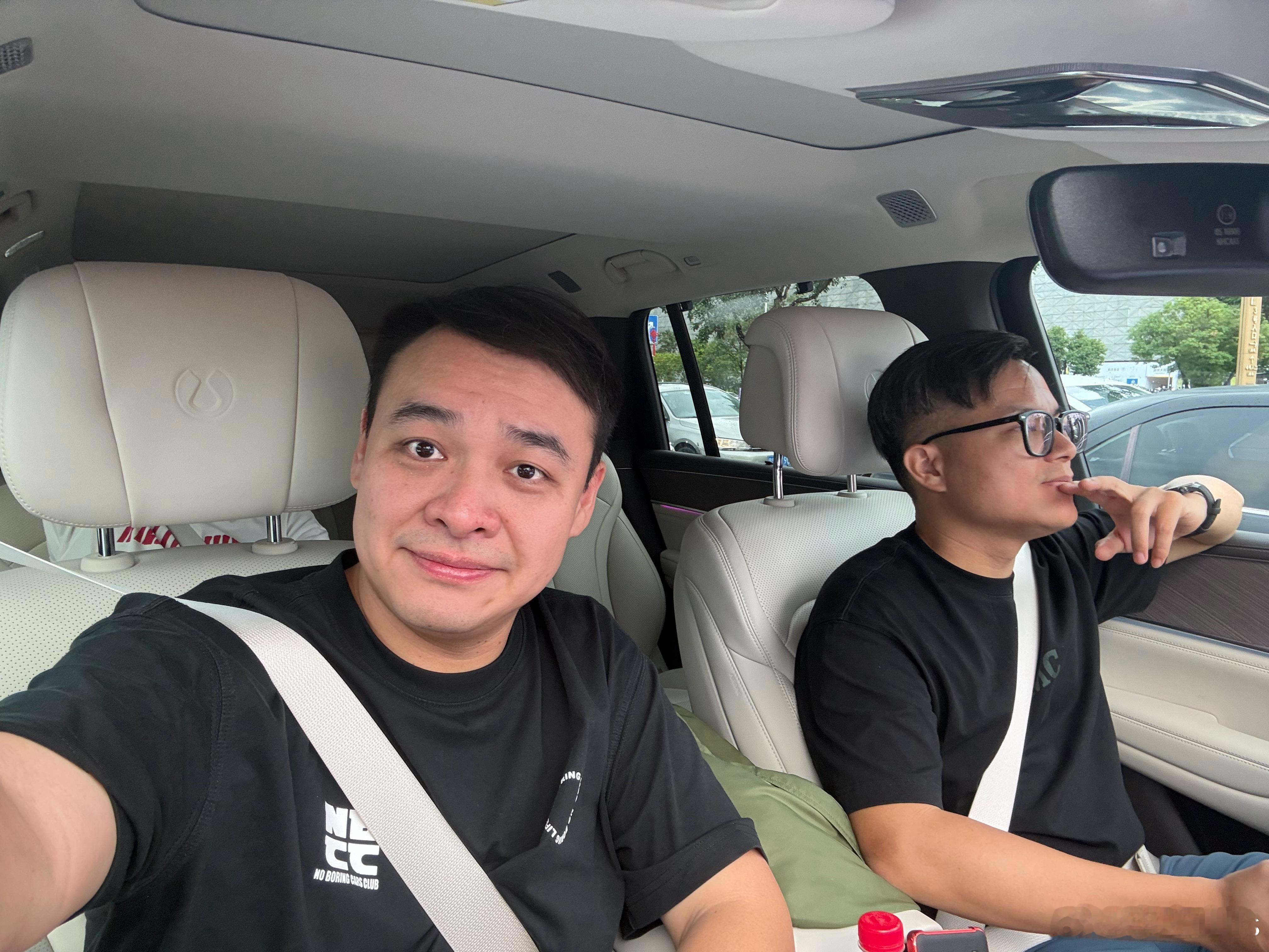 公司规矩，边个高级边个揸车！聪哥话我识do，9年就有得升啦！ ​​​