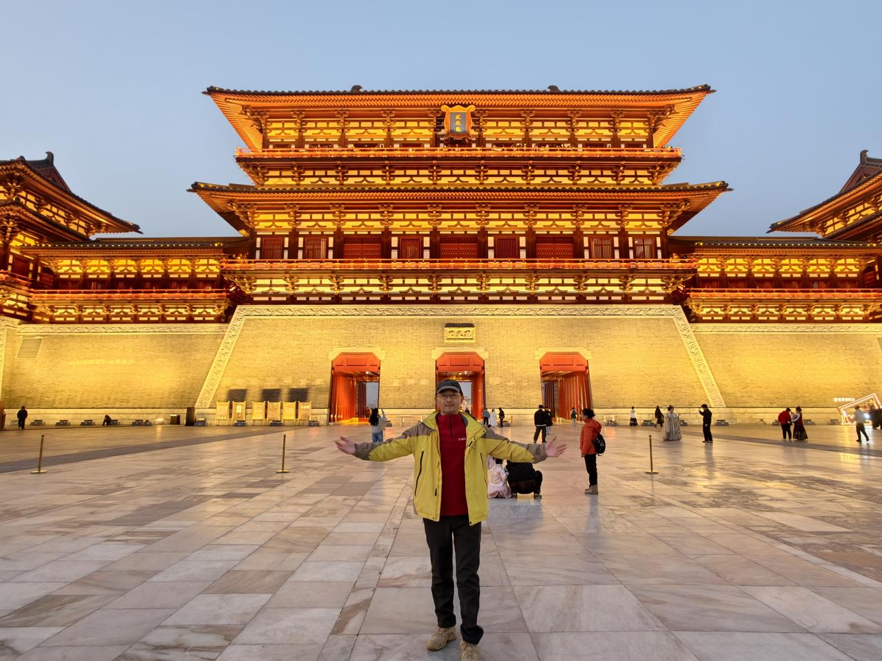 来洛阳旅游，应天门带来的震撼与美感最为强烈。据说这里是按照一比一的比例复建的隋唐