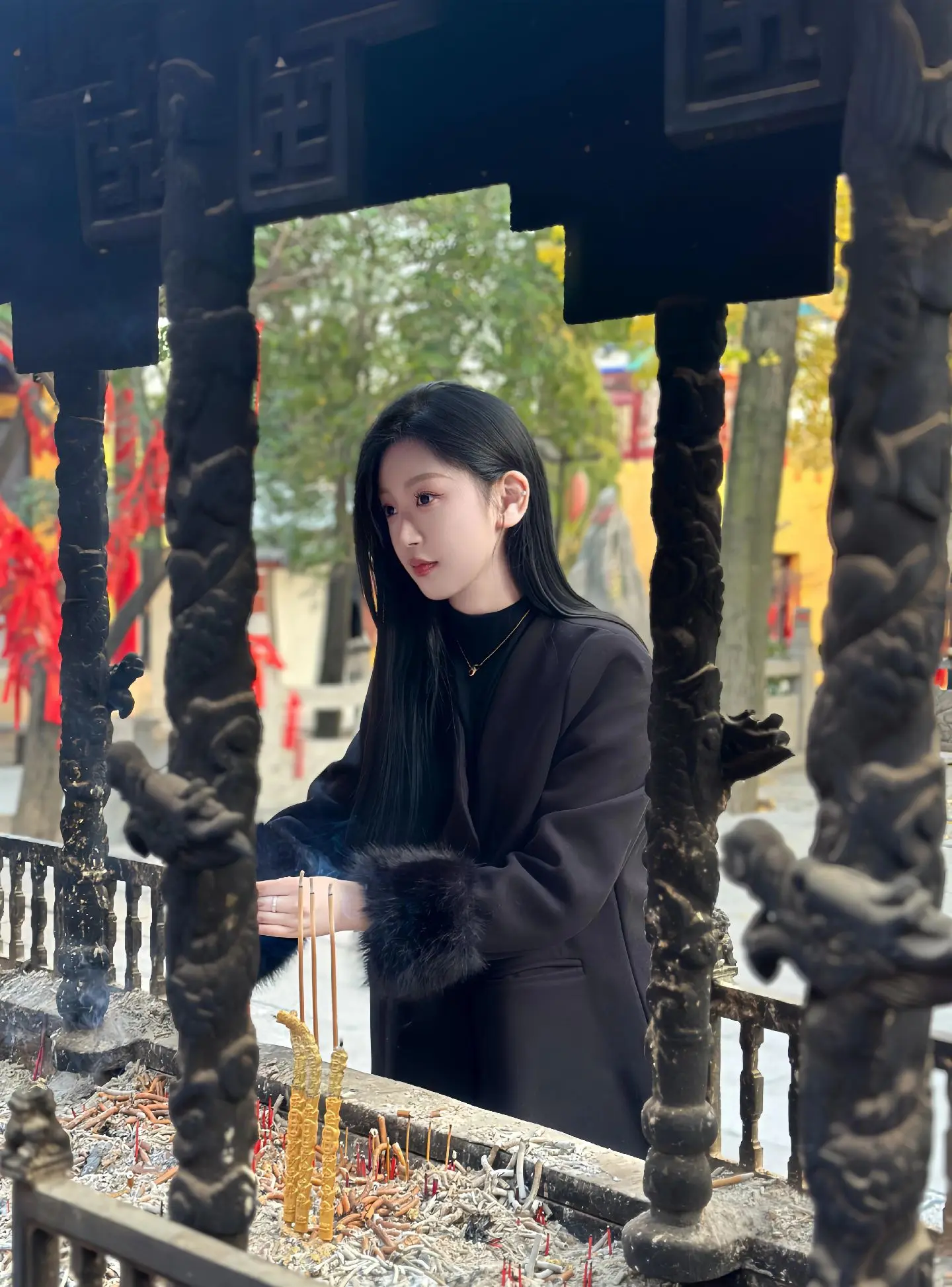 “是人都有灾，是人都有难，莫笑他人穿破衣。三十年河东，三十年河西。看见...