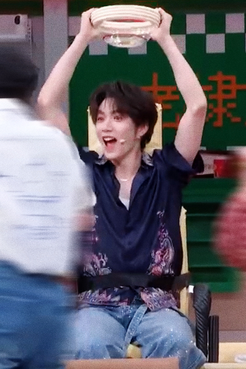 好元气好可爱 总觉得是最小的公主😭😭 