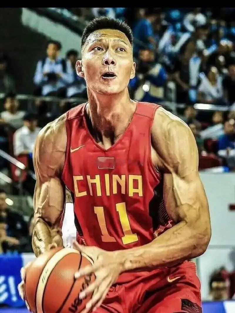 大哥就是大哥！这才是中国男篮真正的风骨

体坛从不缺星光，但真正能守住初心、沉下