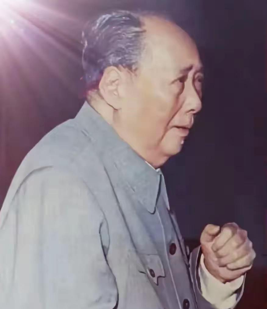 当下最让普通百姓感动的事情莫过于此：如今，官媒纪念伟人越来越多，让普通百姓感动得