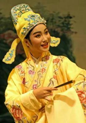 方圆天地，为头条联友对联：
秦时明月今还在，
唐代城砖早无存。