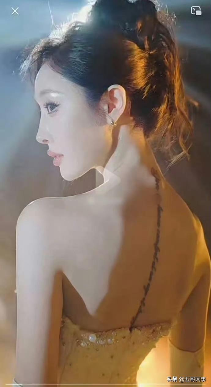 网友投稿：方丈生日会疑似小冠军在现场，颈后的纹身都一模一样！难道是一群人合伙演的