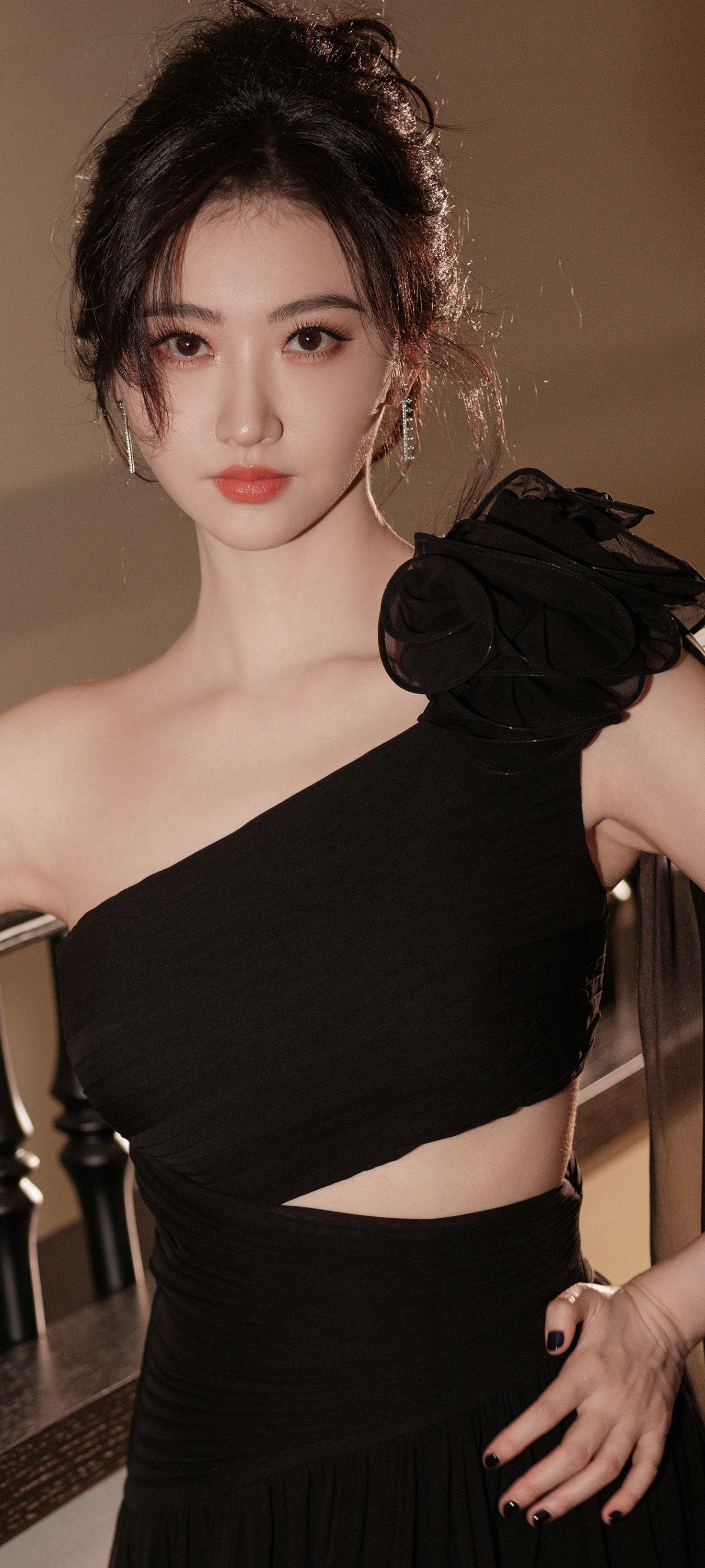 景甜37岁的生日写真壁纸，朱唇黑纱裙，温婉美丽的大甜甜。景甜