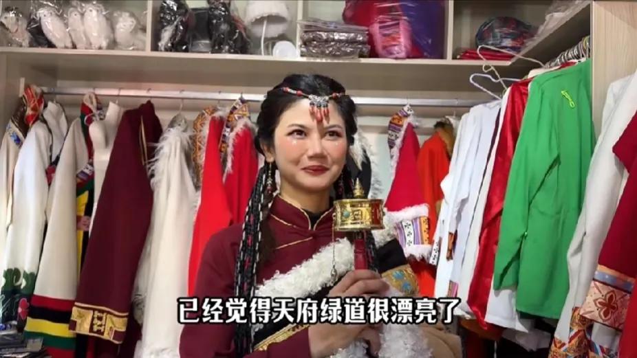 一个泰国女孩感叹到：“太羡慕成都人了，当地政府给成都人准备了这么好的生活条件，在