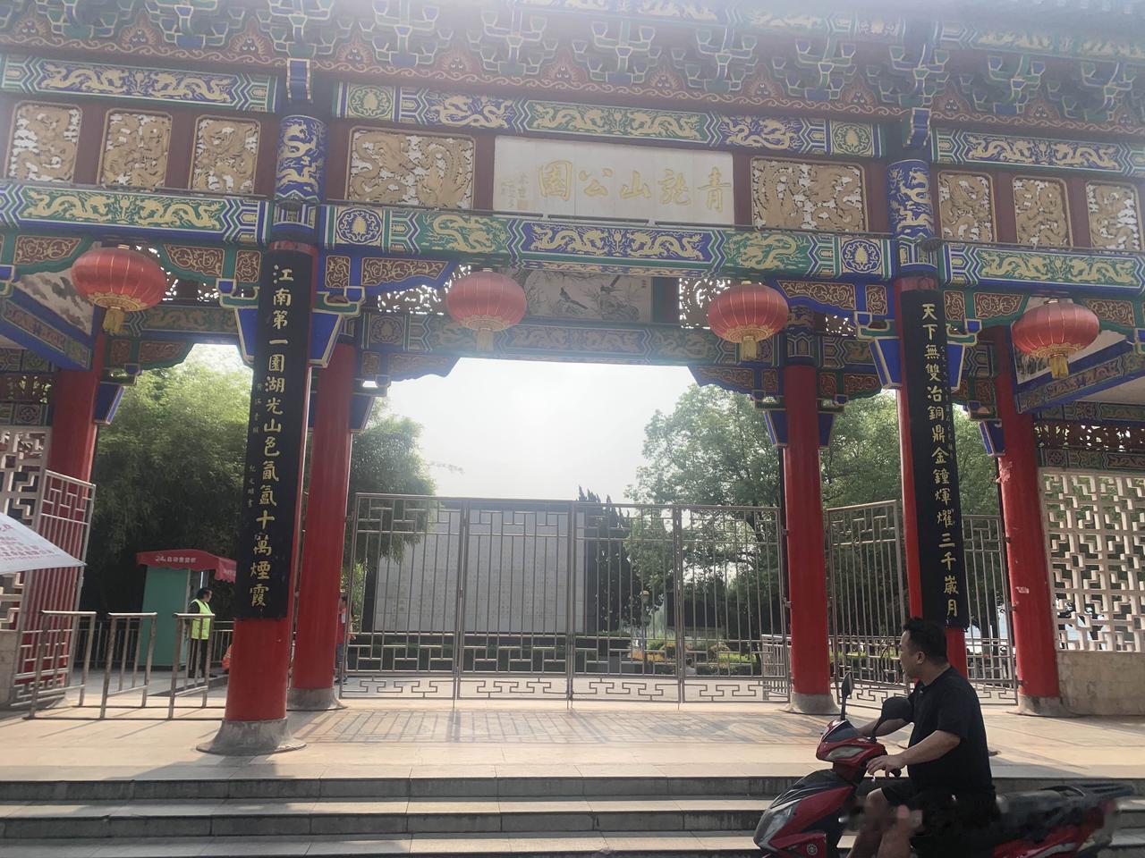 我认为苹果2. 我现在用的就是苹果，短期内也没有换机计划。如果以后再换，大概率还