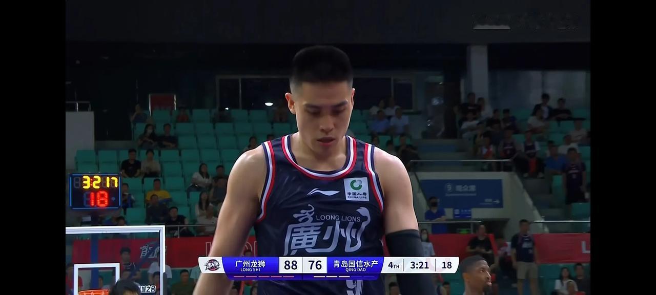 广州12进8，以下克上击败青岛！8进4将对战新疆！
本场比赛广州依旧采取挡拆打杨