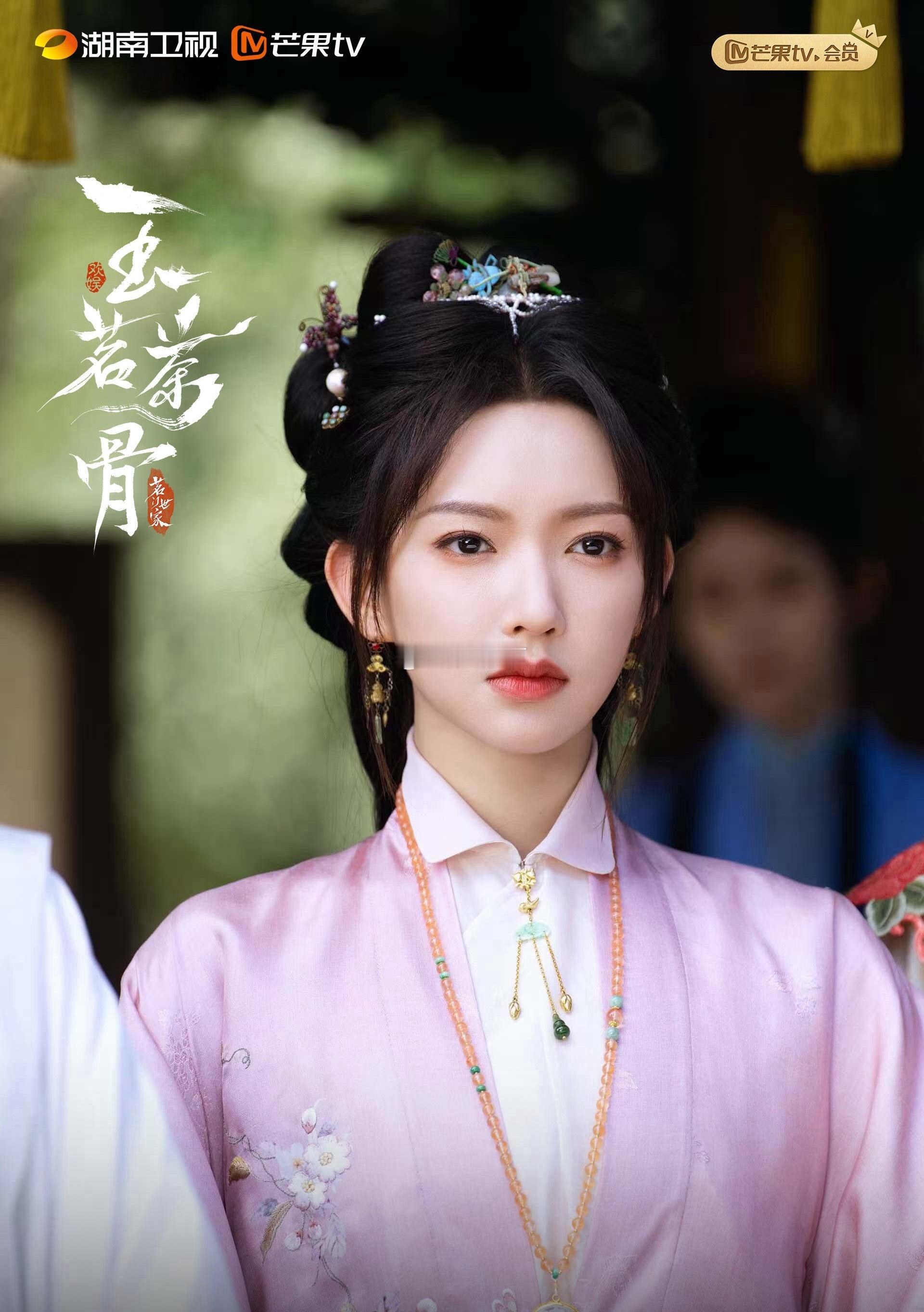 程潇回应首演恶女观众说需要“反派型女主”，程潇就带来了荣筠溪。她的每个选择都踩在