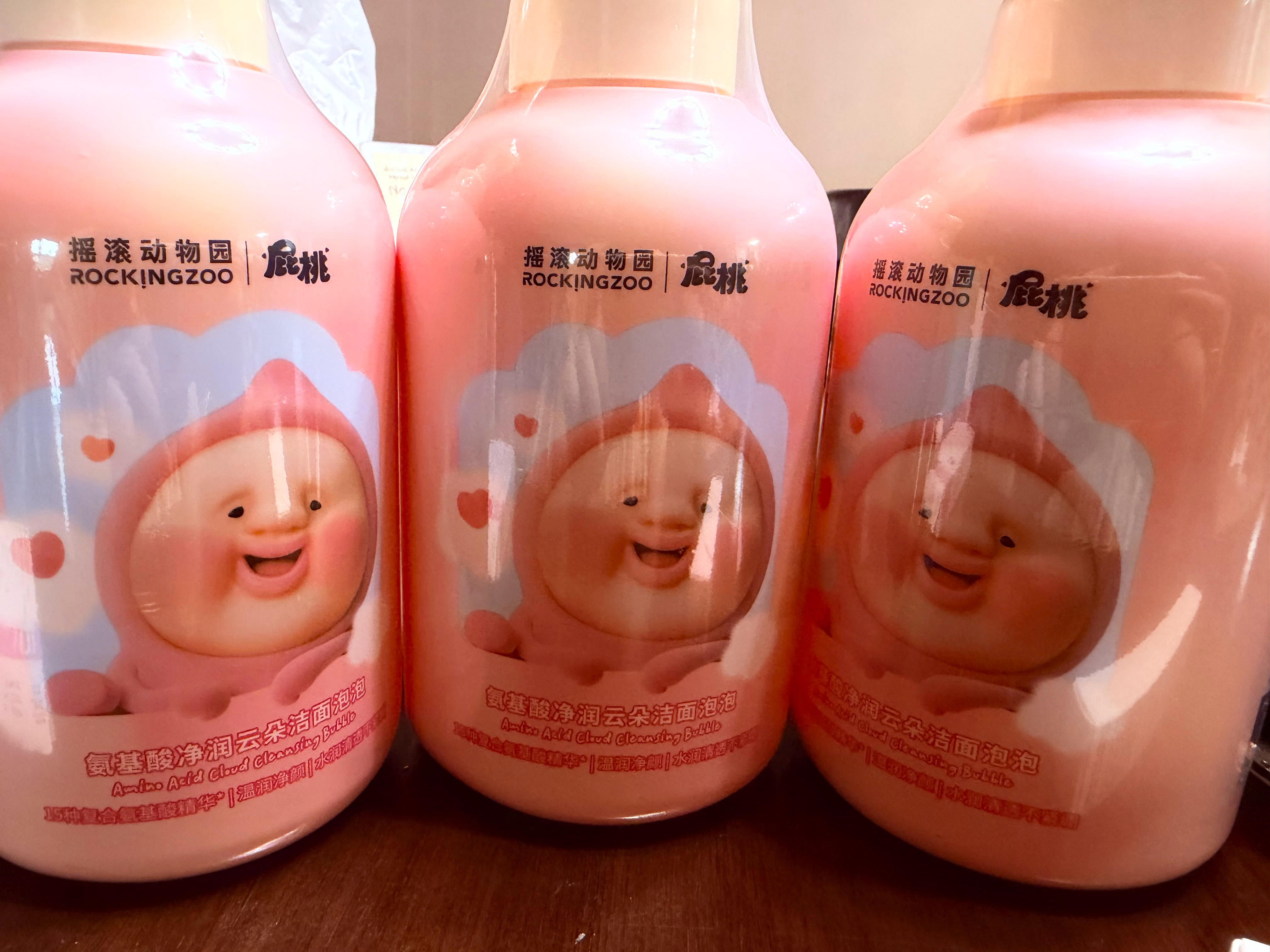 -给娃买的摇滚动物园屁桃洗面奶这罐罐好乖啊 胖乎乎的- 
