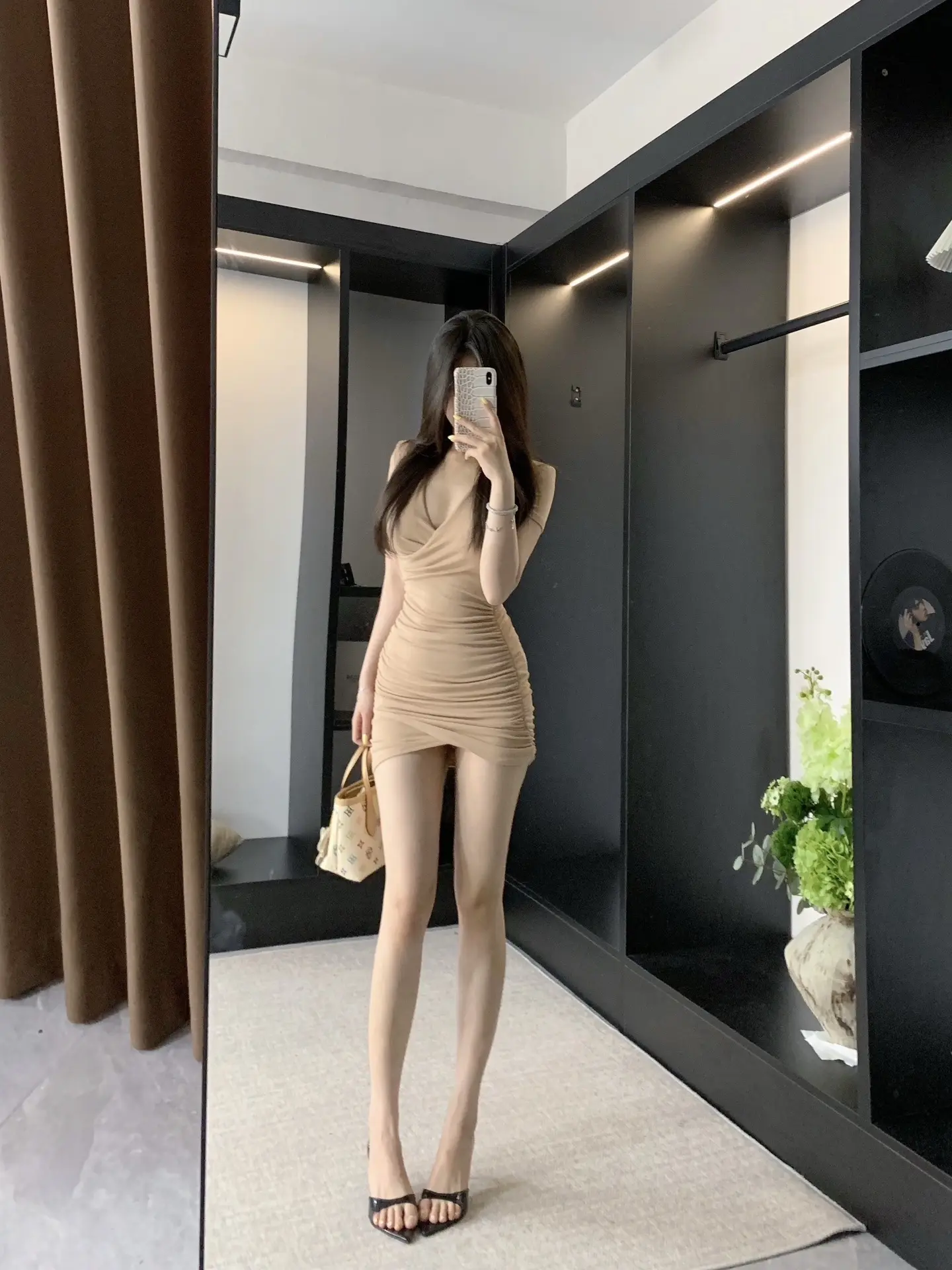 不显身材咱不穿。