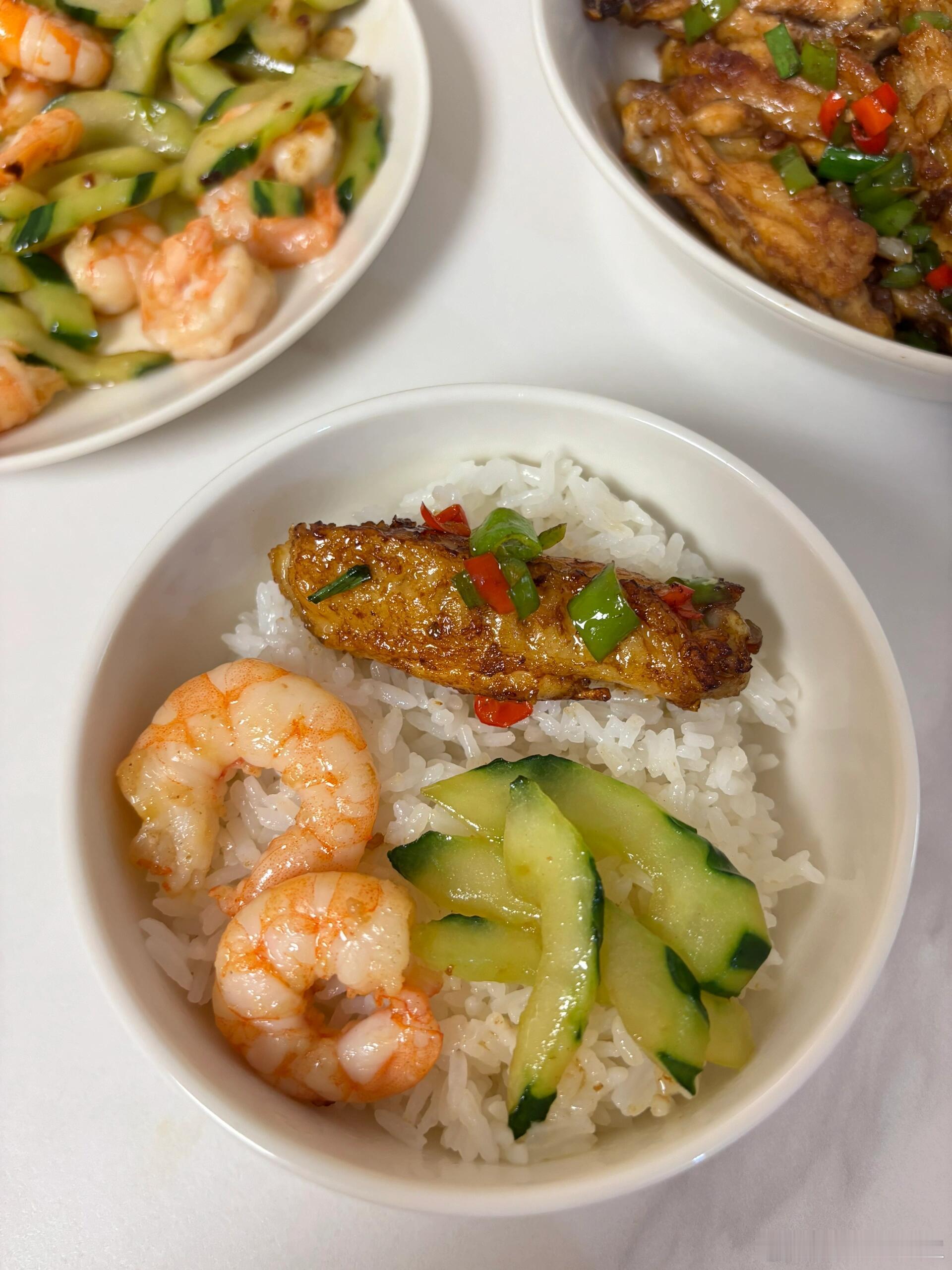今天的饭🍚香辣鸡翅黄瓜炒虾仁 ​​​
