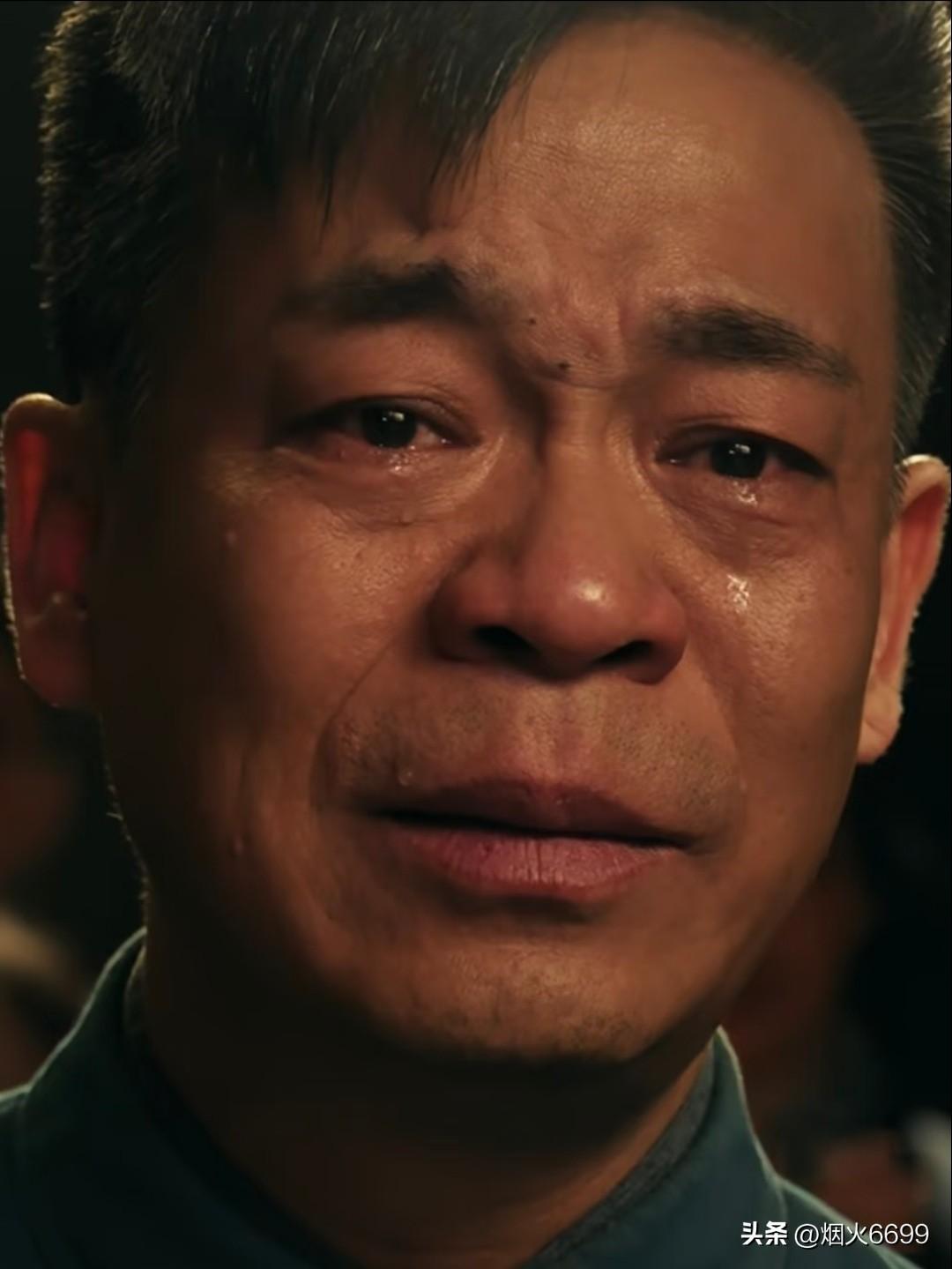 从春晚顶流到配角封神，沉寂30年，他终于活成自己的主角。
1995年央视春晚，