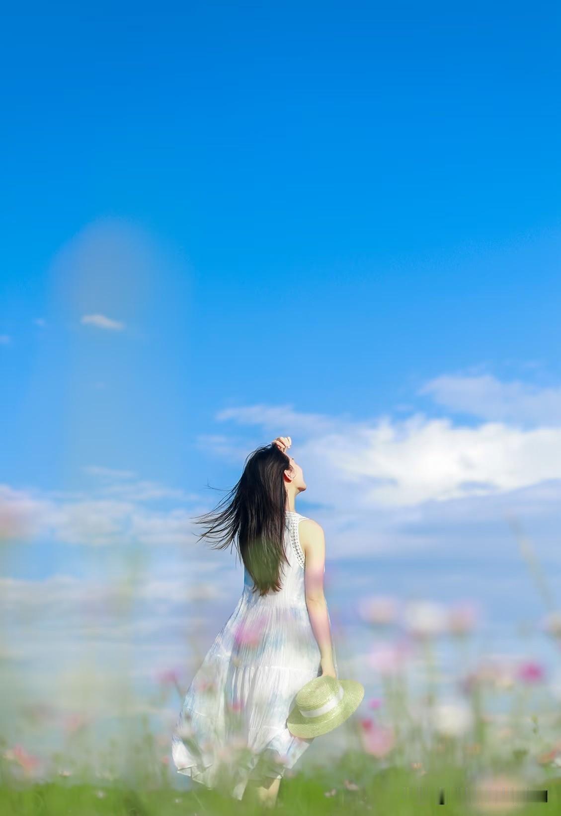 近日，广州某自媒体公司一位25岁的女员工很是纠结，爱情的纠结。

她的研究生男友