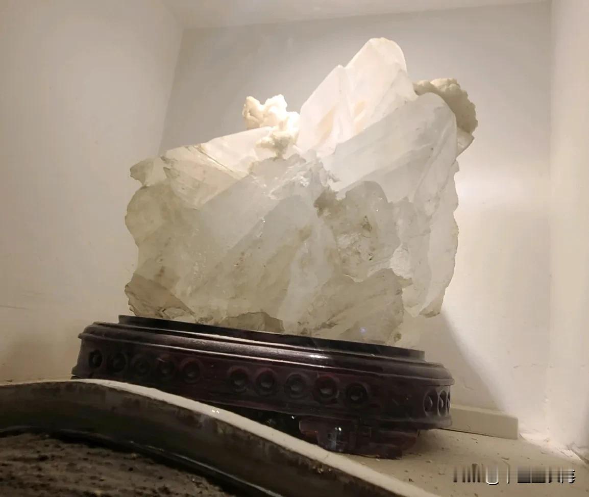 有个孩子被大人带来看病，妈妈说这孩子就是不听话，不让吃凉的非要吃，凶他也不中。
