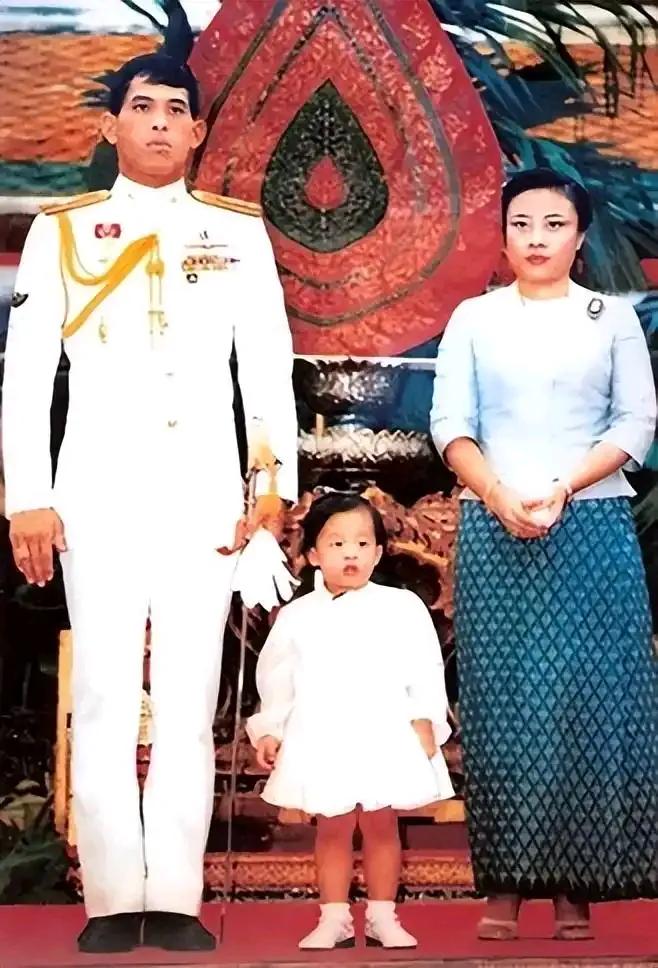 近亲结婚，毁了两代人。
日前，泰王室又传出帕公主病危消息，与上一次病危相比，这一