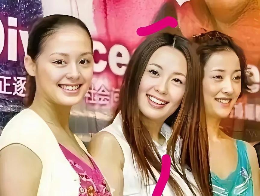 女星三人合照认人挑战！
 
合照中间杨童舒、右侧刘蓓都是家喻户晓的实力派，一眼就