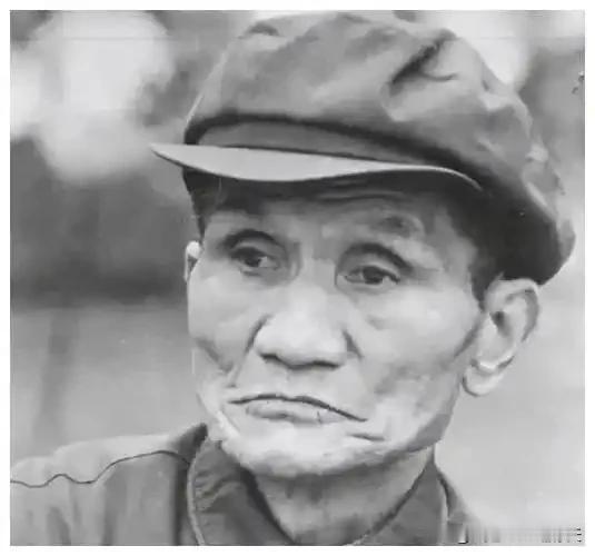 1947年重庆白公馆，被囚禁十四年的地下党员韩子栋，摆脱看守监视、甩开特务追捕，