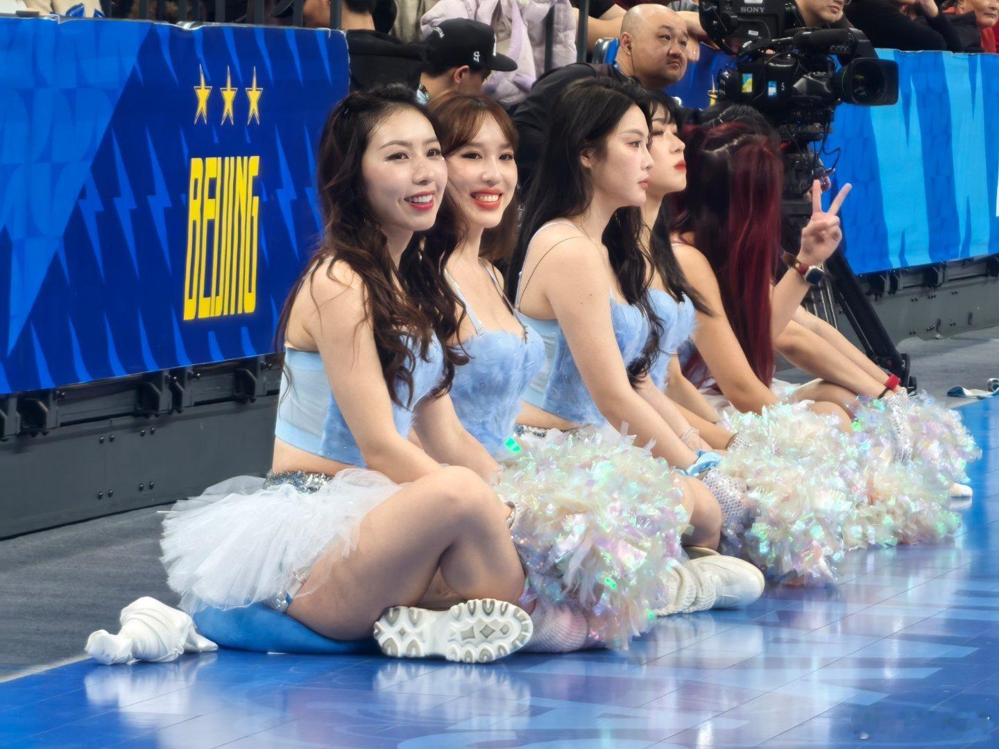 北京男篮vs北控男篮 所以说，到这比赛没有弱队，北控的破局利器是佩里，首钢还得解