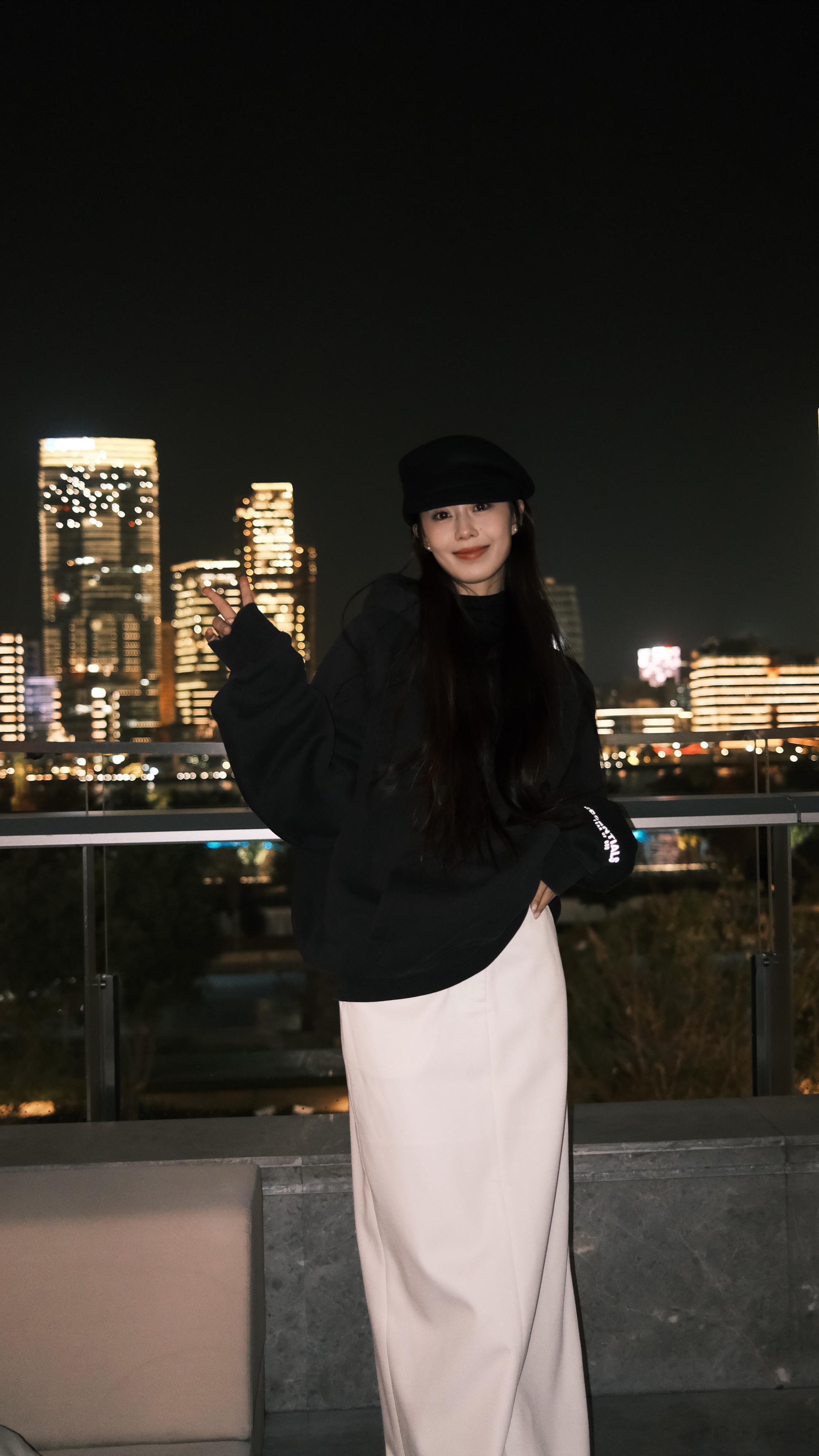 分享夜景和美女附赠帅哥一个#随手拍##今朝cp# ​​​