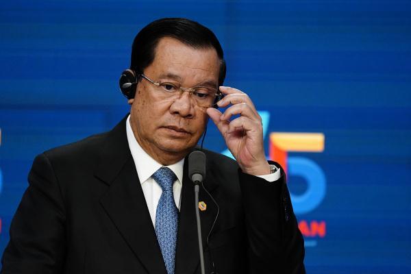 当下泰柬爆发武装冲突，部分中国民众不满柬埔寨领导人洪森及其子，认为其背离中柬传统
