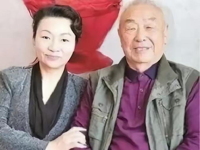 1977年，44岁的 陈景润 在住院时，喜欢上了27岁的女军医，在向女军医表白时