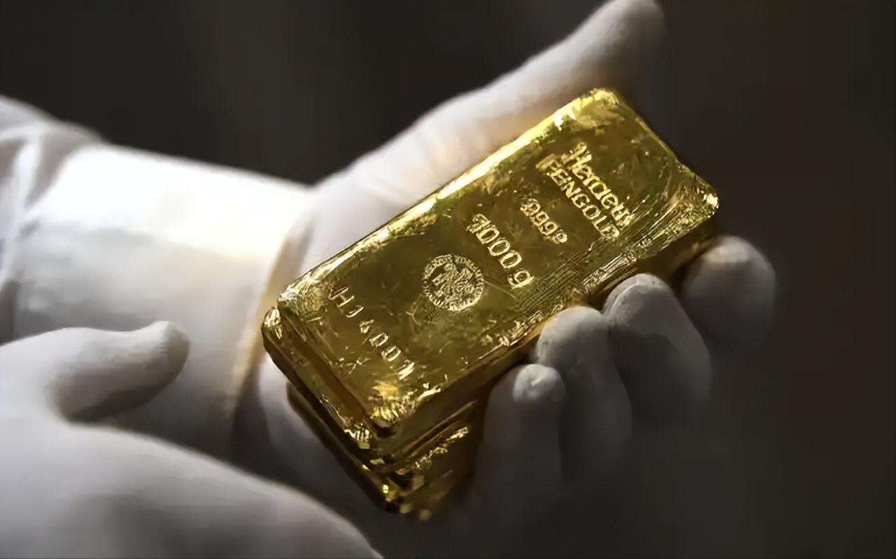 一个国家如果真要打仗了，留钱还是留黄金？答案很清楚：黄金更可靠，而且不是金条，而