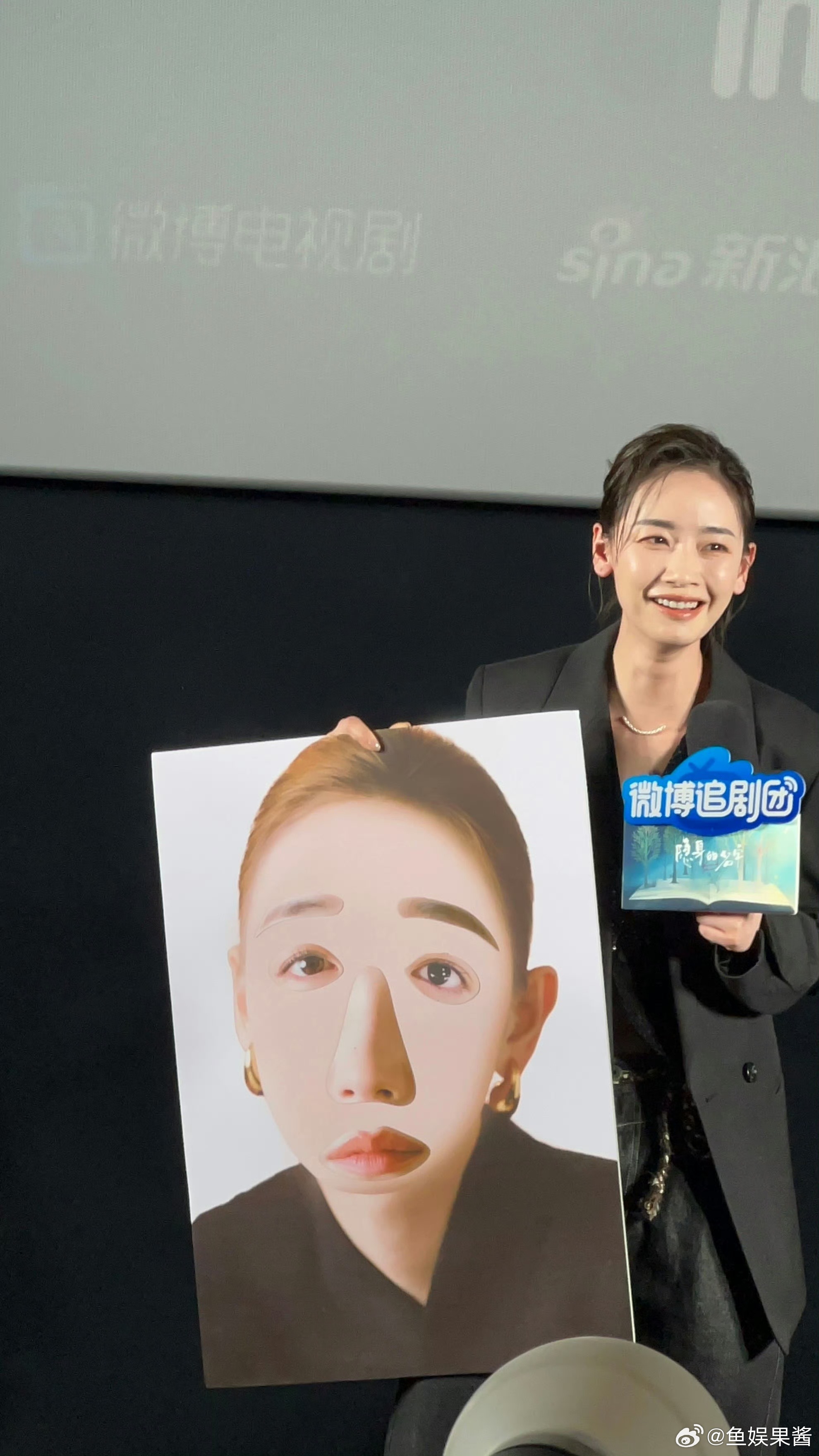 倪妮刘雅瑟就这样乱用脸颜值打底，怎么造都美！倪妮刘雅瑟乱用脸做搞怪表情，非但不丑