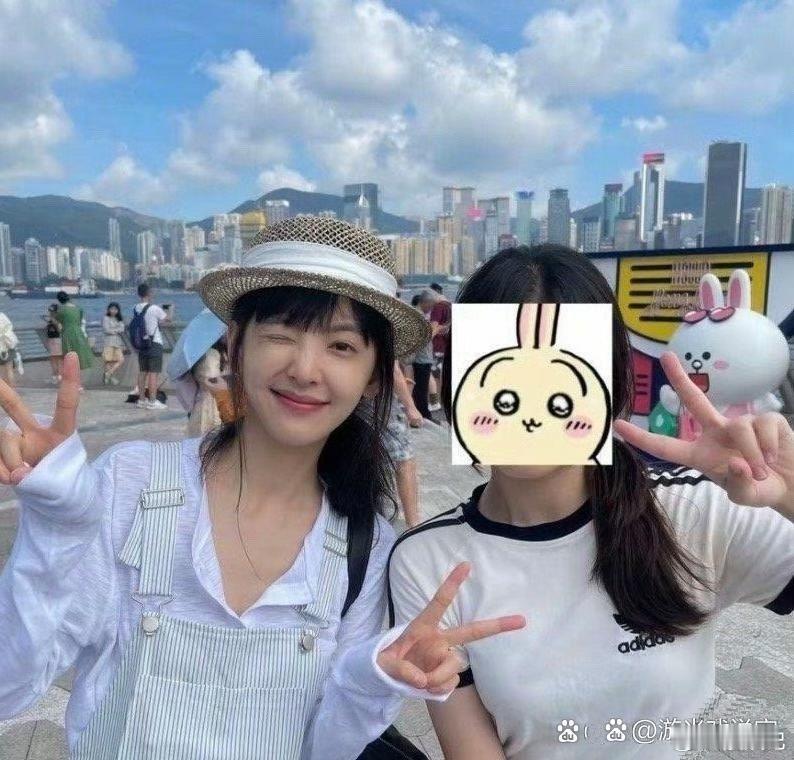 章若楠偶然被拍到，真的太清新脱俗啦 