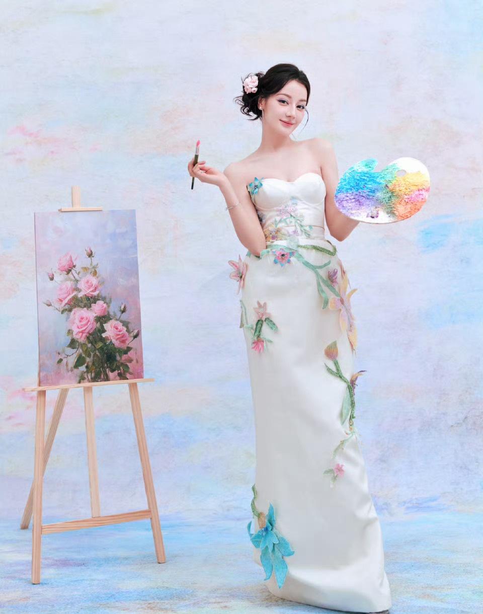 dlrb闵塔鲨发迪丽热巴新造型 

你是我心间那朵永不枯萎的玫瑰。

@Dear