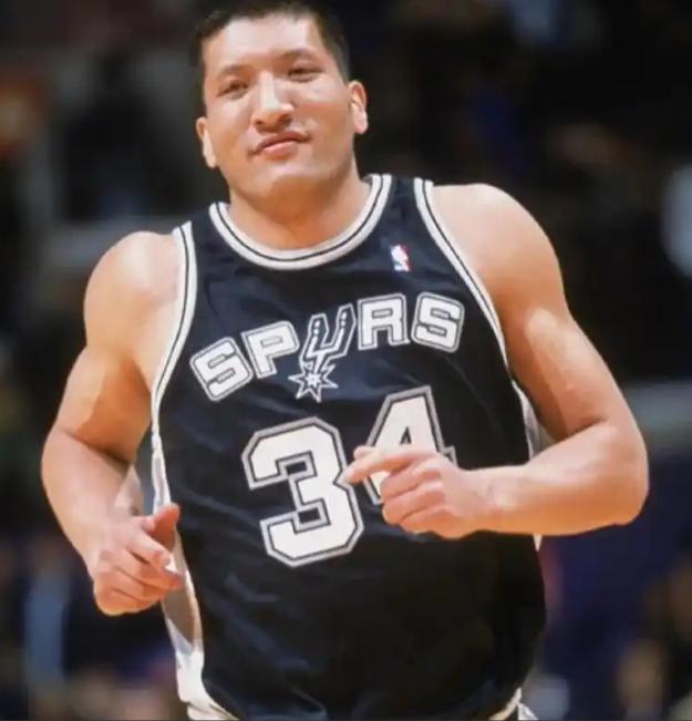 NBA的养老金规则写得很死，只要你打满3个赛季，这张终身饭票就焊死了。巴特尔，常