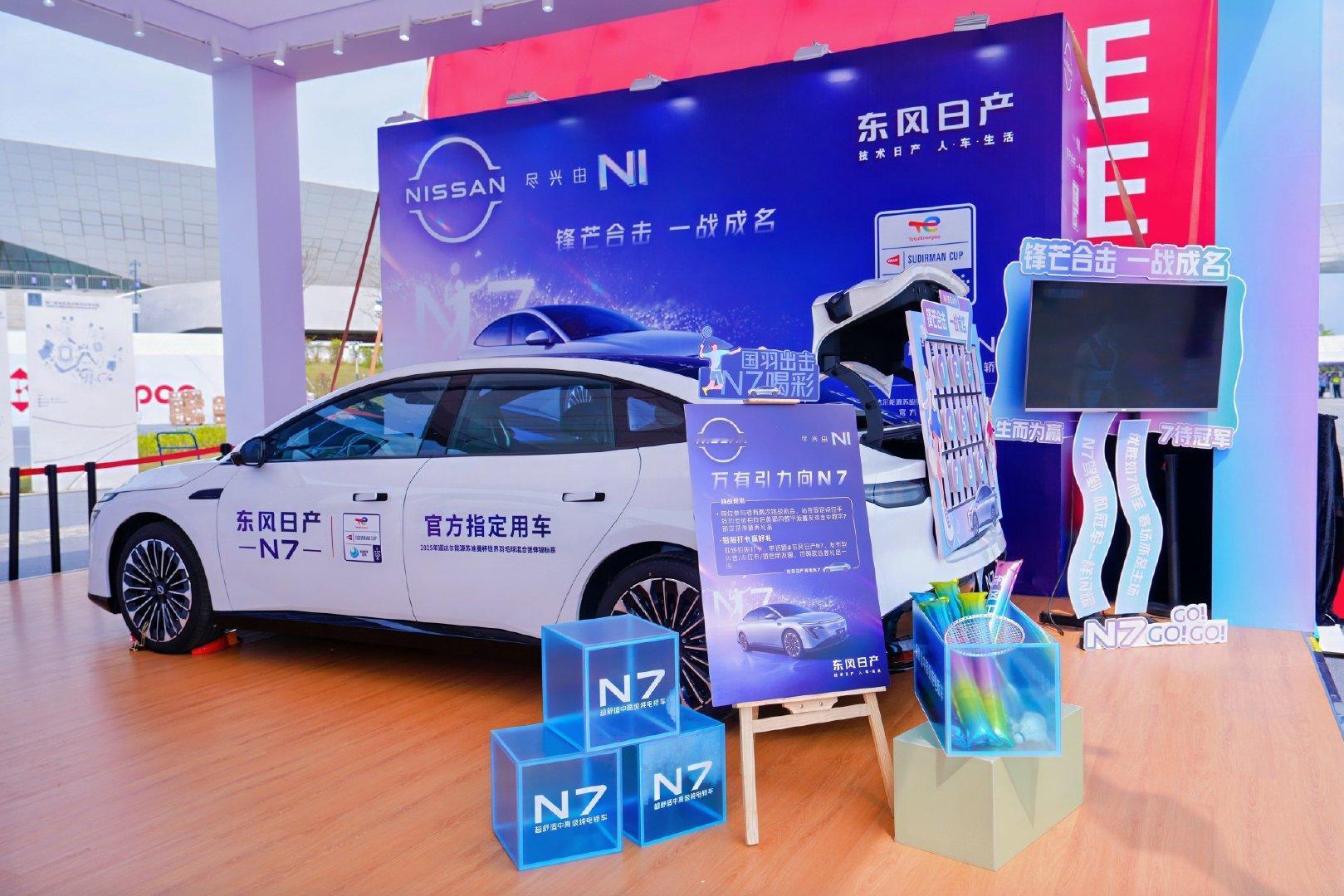 盘点苏迪曼杯名场面羽毛球赛事现场，灯光营造紧张热烈氛围。东风日产N7的只能灵动灯