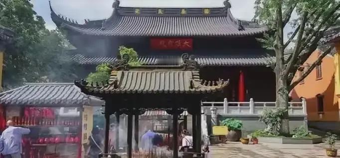 简直荒唐！2022 年四川巴中，一女子削发为尼，想潜心修行，没想到，被师傅大和尚