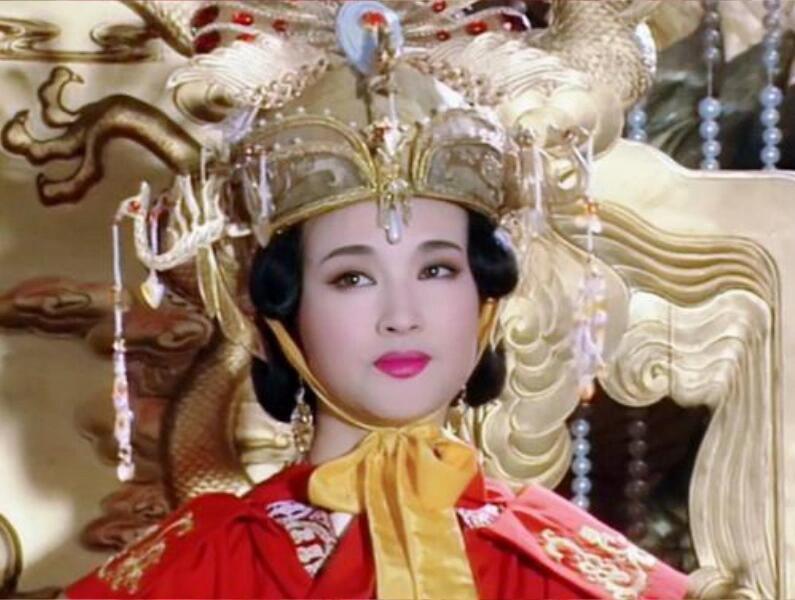 刘晓庆演武则天的时候45？？？这是45的美貌？！我的天呀！！！ 