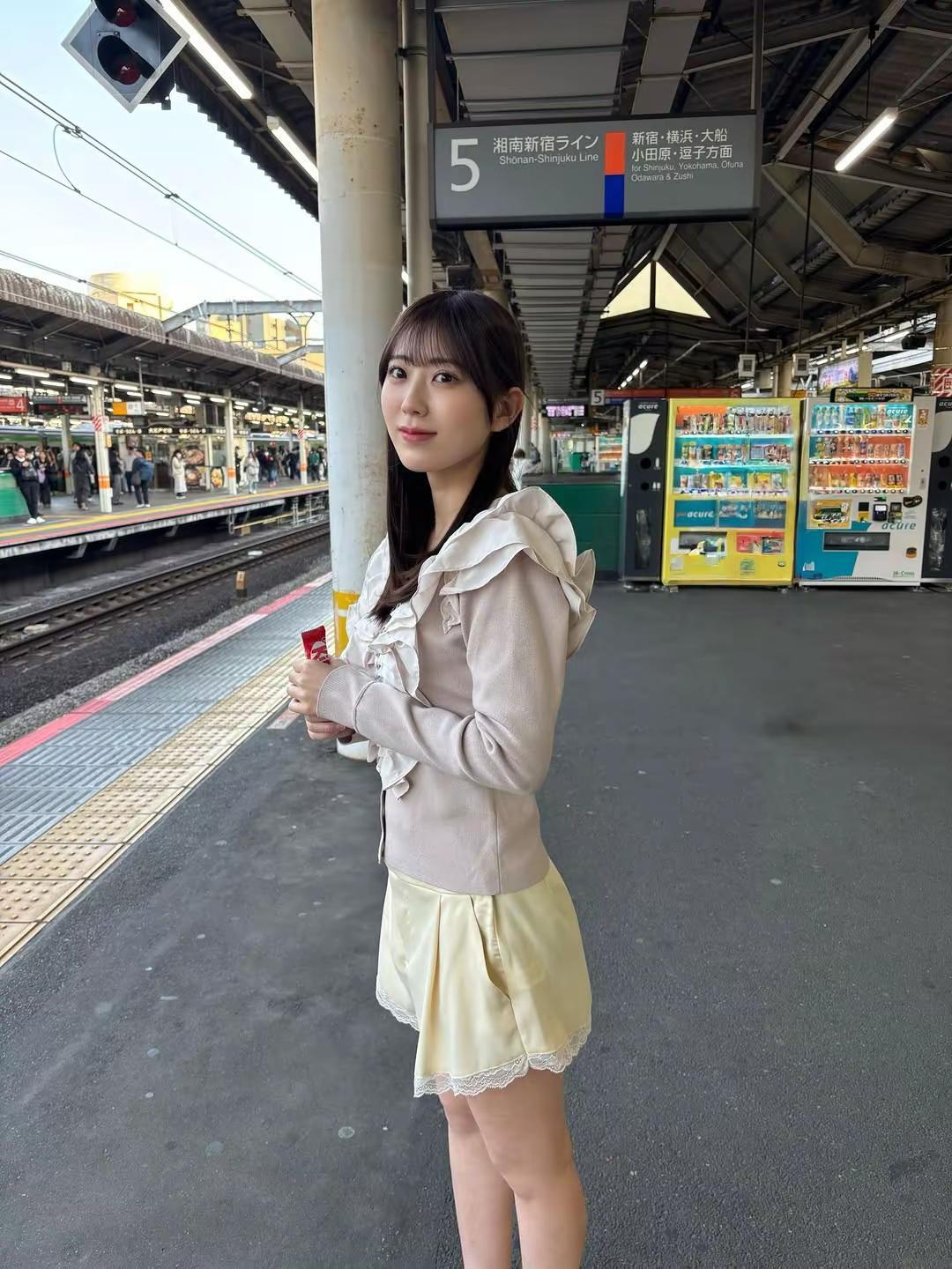 理想女友 萌妹子 原相机走拍 邻家女孩 春日穿搭