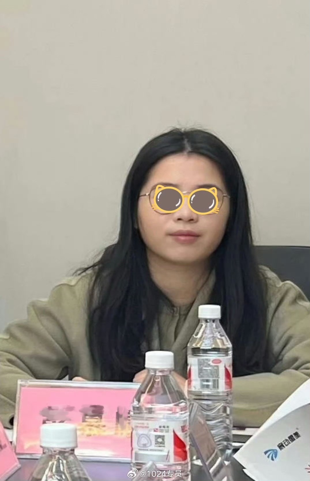 这个彭某某职务副处，实则副科，不明白还以为高配，看她八天来的各种骚操作，真把自己